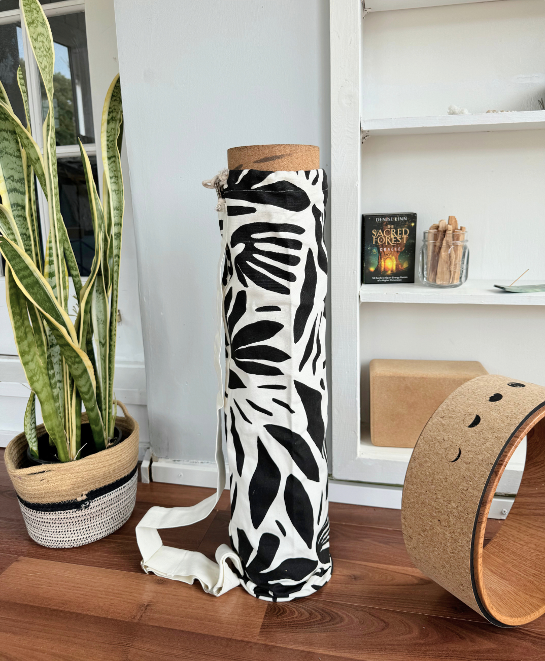 Scoria Yoga Mat Bag Organic Cotton with Adjustable Straps Sustainable Fairtrade and Ethical Patterned leaves 5