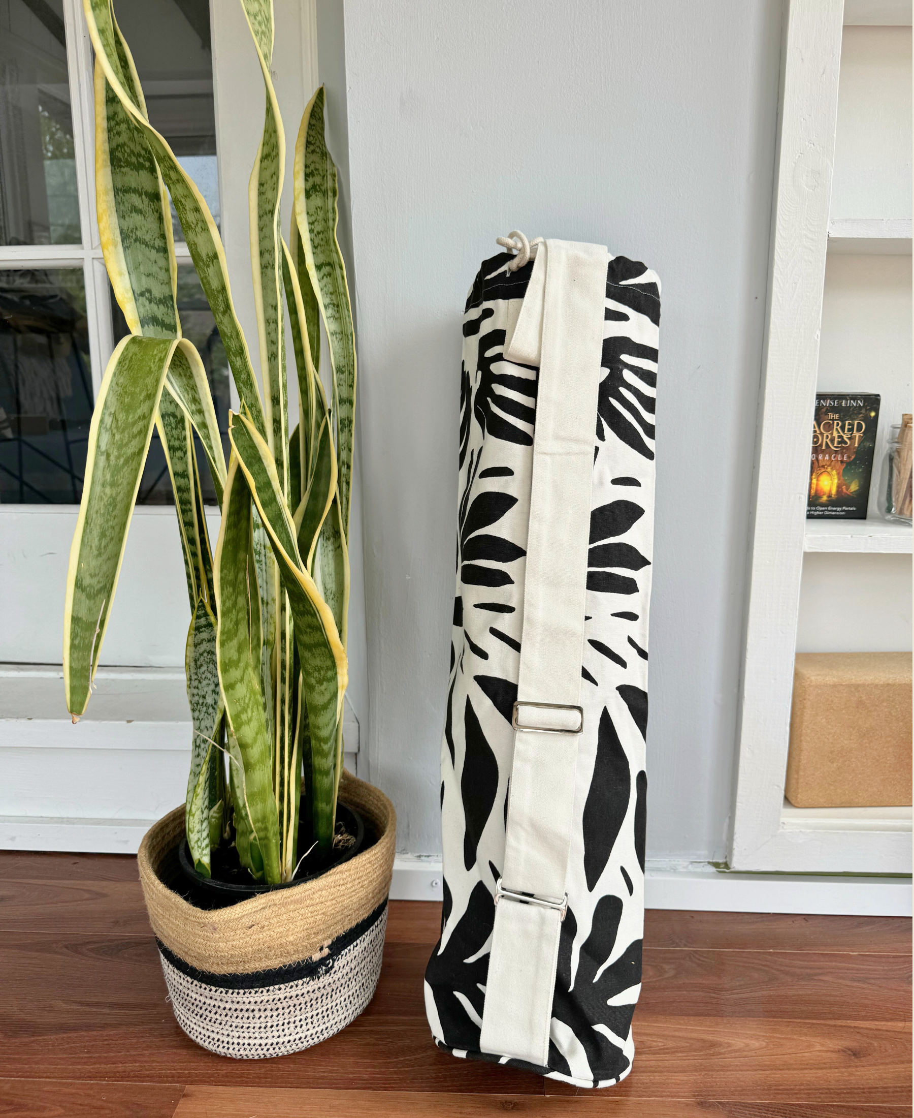 Scoria Yoga Mat Bag Organic Cotton with Adjustable Straps Sustainable Fairtrade and Ethical Patterned leaves 6